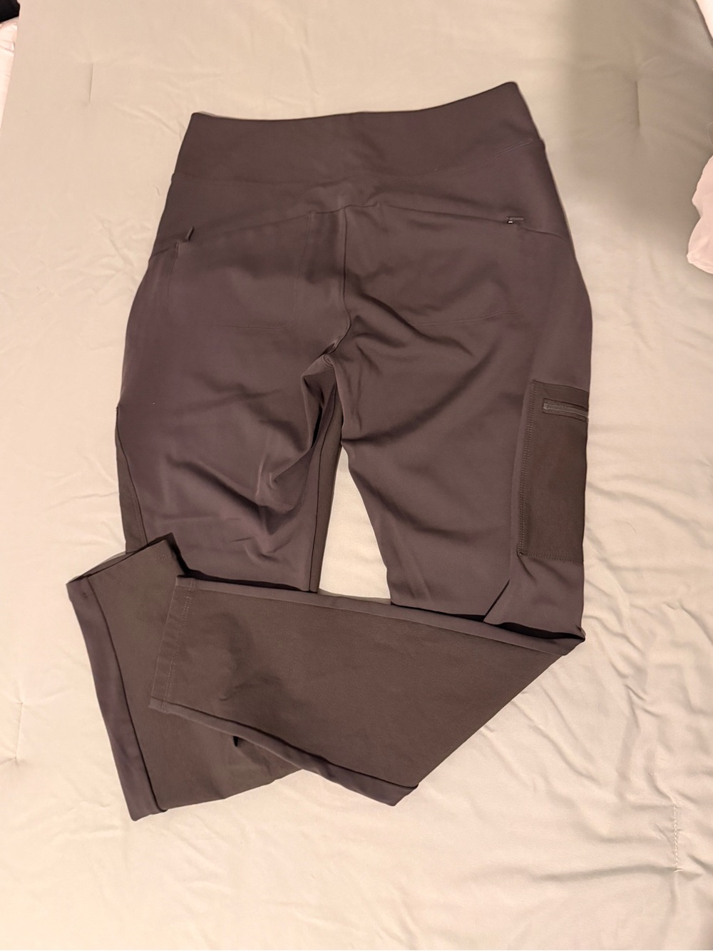 Athleta Headlands Hybrid Cargo Leggings - Sz 10 - Aspen Olive - Picture 7 of 10